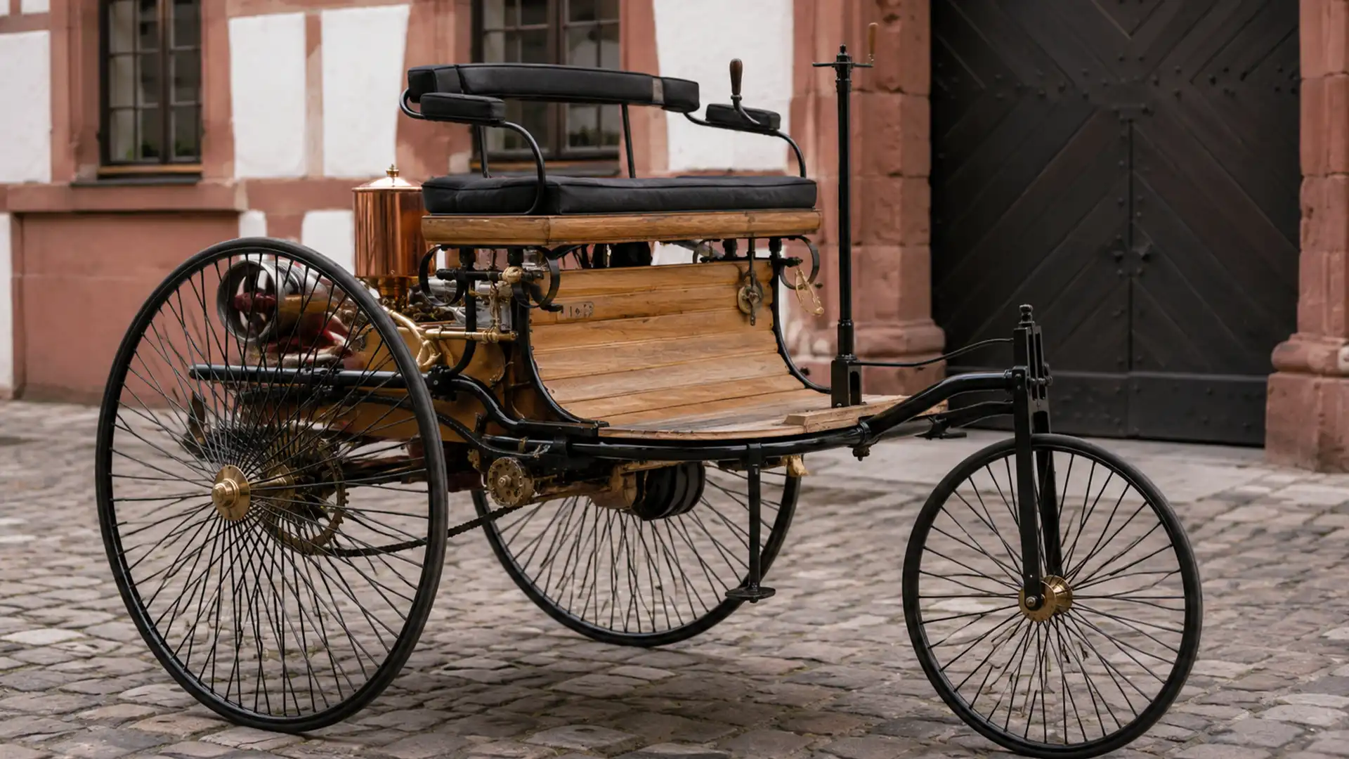 Primul automobil din lume, creat în 1886. Karl Benz a schimbat pentru totdeauna istoria transportului